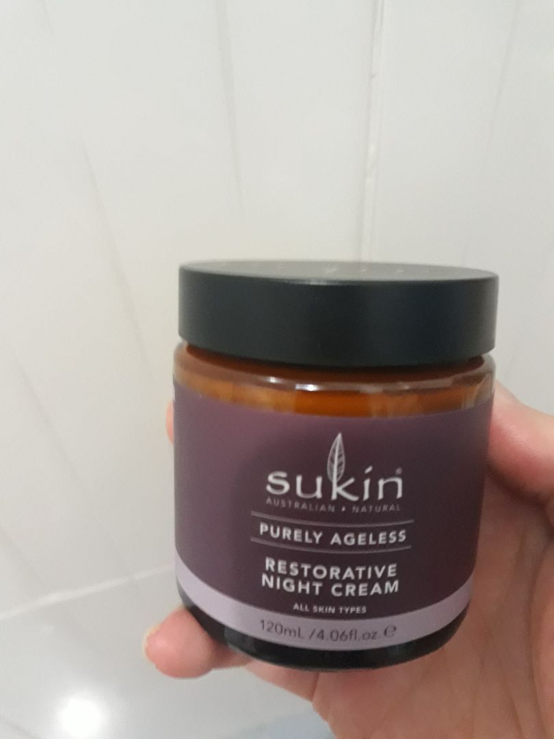 Thoa xong sáng dậy da mặt không đổ dầu nha. Lỗ chân lông giảm được chừng 50% thôi (mình mới dùng đc 1 tháng mà bữa nhớ bữa không :d)