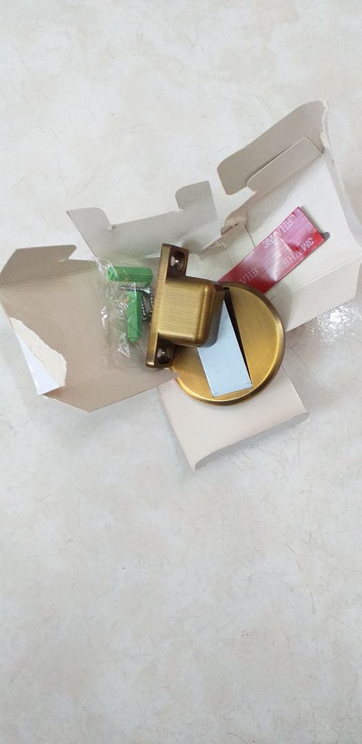 đã nhận hàng, sp giống hình quảng cáo nhưng lực hút hơi nhẹ chỉ phù hợp giữ cửa nhỏ, nhẹ trong nhà thôi. Cửa ra,vào thì gió sẽ thổi bung ngay