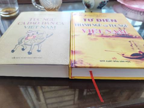 Giao hàng nhanh, bọc cẩn thận. Kể ra mà có kẹp giấy để biết đọc đến đâu thì tốt.