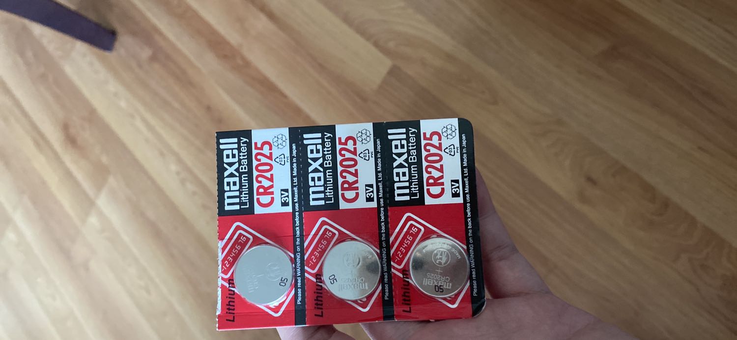 Pin sản xuất tại Nhật. Xịn sò. Vỉ có 5 viên, giá rất tốt so với hiệu khác. Hạn sử dụng đến 2030 yên tâm để dành xài dần. Giao hàng nhanh. 5 sao nha.