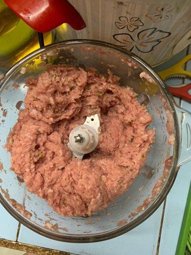 mới nhận hàng sài rất okki. hàng lock lock chính hãng có khác, nên không có vấn đề gì để chê, máy xay nhuyễn , động cơ êm, lưỡi dao sắc. bữa mình có mua 1 máy xay thịt giá rẻ mới *** mà đã bụp 1 cái. nói chung mọi người nên chọn máy có thương hiệu uy tín mua nha. hàng shop này uy tín mà giá rẻ nữa. mọi người nên mua nha