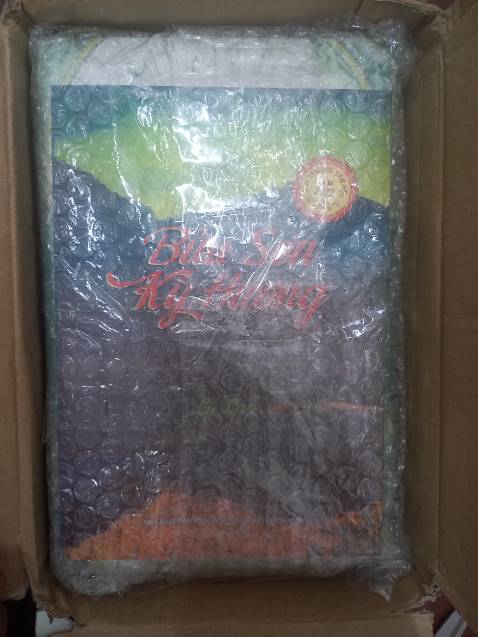 Mê các tác phẩm của Lý Lan, cuốn sách này mang hơi thở tôn giáo nhưng vẫn tôn trọng giá trị cốt lõi Bưu Sơn Kỳ Hương. Một cái nhìn mới về góc nhìn mới về văn chương của cô. Nó mới, nó lạ, nó thu hút !
Sách mua chung với cuốn khác nên về tới tay khá hài lòng. Sách gói cẩn thận!