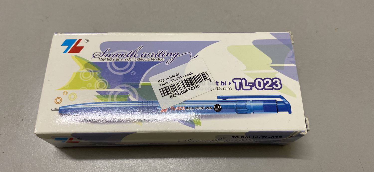 Mình dùng cây bút này từ năm mình cấp 2, nét bút rất trơn tru, mực ra đều, không bị bắn mực. Đến năm mình cấp 3 mình vẫn dùng, luôn được mọi người trong nhà ưa chuộng. Sản phẩm giao nhanh, nhân viên phục vụ tốt, nói chung là mình ưng!