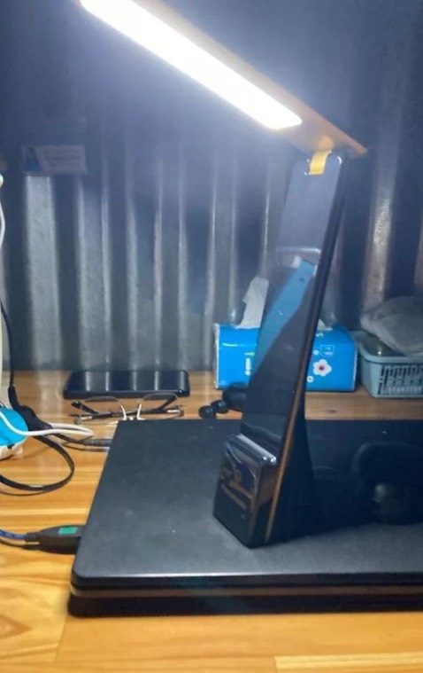 đèn sang xịn mịn, có tem và phiếu bảo hành, nhiều chế độ sáng và tăng giảm độ sáng. pin sạc tiện lợi, mình cất vào balo vẫn rất gọn nhẹ. m.n nên ủng hộ nhé