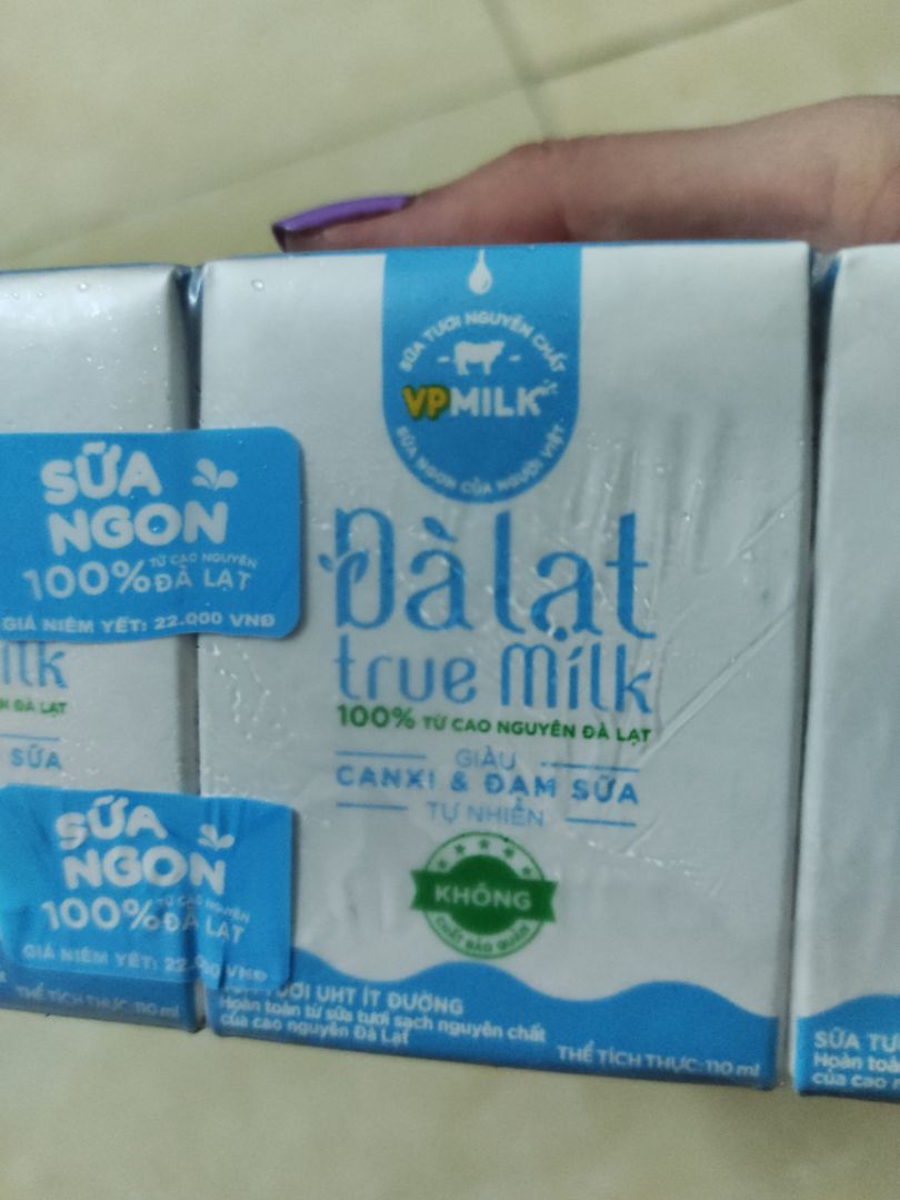 Sữa uống ngon hơn vinamilk, hộp 110ml hơi nhỏ nhưng dùng uống ngày 3 bữa khá hợp lý. Shop đóng gói cẩn thận, gia hàng mất 4 ngày ra Hà Nội. Sữa uống ngon hơn vinamilk, hộp 110ml hơi nhỏ nhưng dùng uống ngày 3 bữa khá hợp lý. Shop đóng gói cẩn thận, gia hàng mất 4 ngày ra Hà Nội.