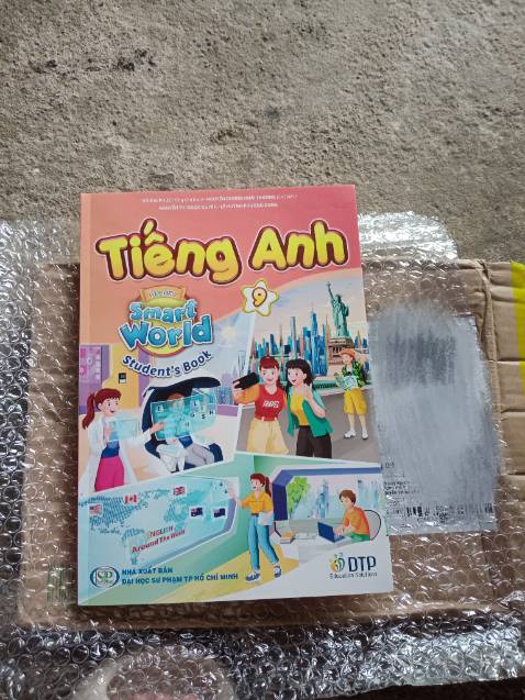 đóng gói chắc chắn lắm luôn nên mua nha shop này uy tín lắm lại còn bọc một lớp bọc mỏng bên trong sách nữa để giữ form sách khỏi sách móp méo nói chung 10₫