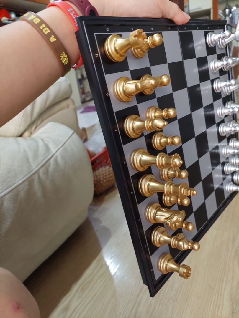 Sản phẩm đẹp đúng quảng cáo. Nam Châm hít tốt lật bàn cờ mà ko rớt con nào.