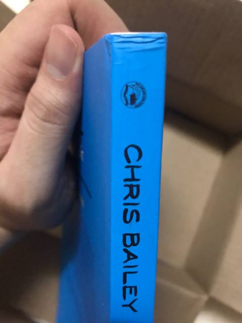 Gáy bìa bị dập nát kinh khủng, sản phẩm cũ và bẩn như đã qua sử dụng. 1 sao vì chất lượng sản phẩm quá tệ.
Cả 4 sản phẩm khác mình đặt trong cùng đơn hàng đều bị rất nhiều lỗi ngoại quan. Mình có đính kèm hình ảnh chi tiết lỗi của 4 sản phẩm và gửi cho CSKH rồi, bên Tiki vui lòng xem và giải quyết sớm giúp mình nhé! Xin cám ơn.
