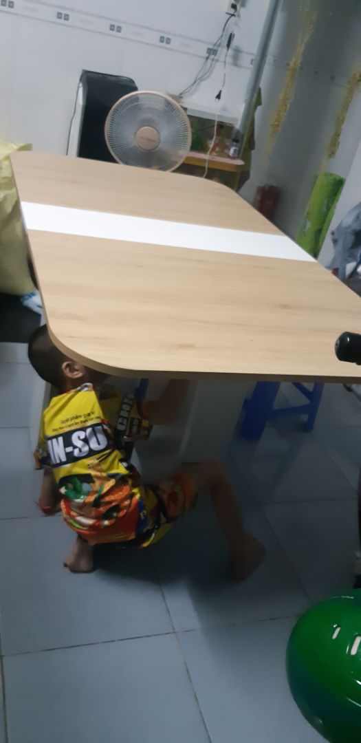 Bàn đẹp và chắc chắn. Shop bán hàng và đóng gói rất cẩn thận. Hàng chất lượng mọi người nên mua.