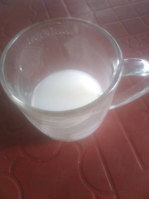 Check mã vạch thì ra sản phẩm khác , mới đổ bột sữa chưa khuấy thì nó đã tan . Mã vạch thì râu ông nọ cấm cầm bà kia . Bán sữa gỉa à . Đề nghị trả hàng