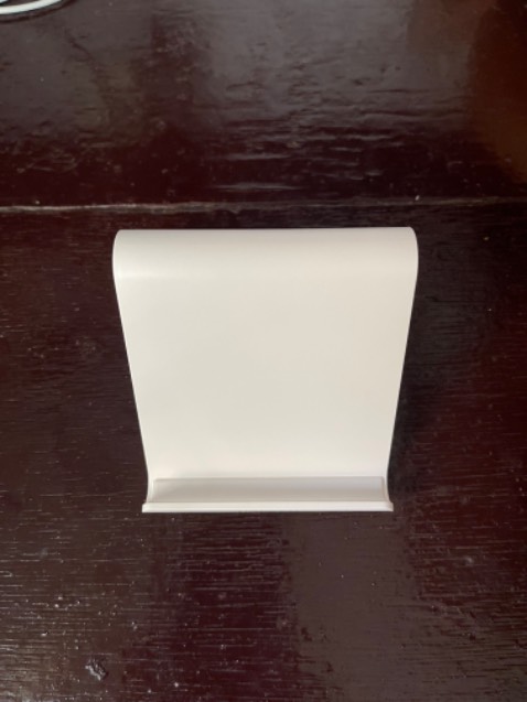 Giá đỡ chắc chắn, tuy nhiên nên dùng cho tablet 11” trở xuống. Mình dùng ipad 12.9” dễ bị trượt góc do nặng