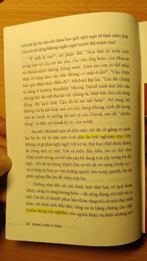 Bản thân mình muốn tìm những câu trả lời về ý thức, tất nhiên không khô khăn như triết học hay y học. Cách viết của Sacks rất logic, dễ hiểu và chứa nhiều kiến thức thú vị. Sách hay nên đọc, giấy tốt nhé các bạn