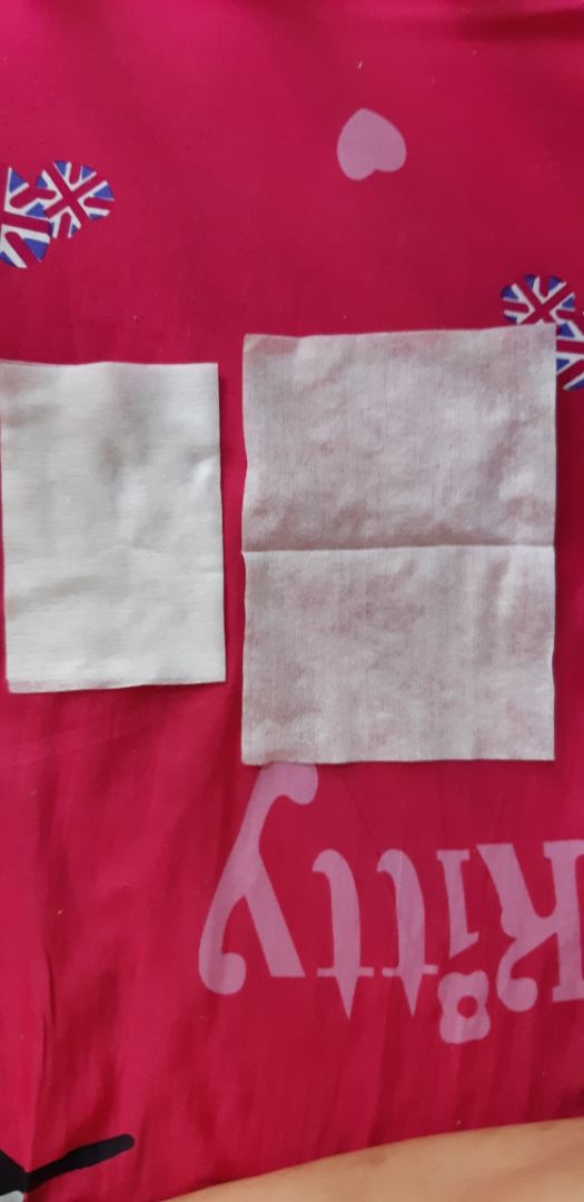 Đóng gói ok. 
Khăn có độ dày vừa, đủ lớn, thấm nước nhanh khi cần sử dụng, khá mềm mại cho em bé. Vừa lau ướt vừa lau khô được. 
Mình mua khoản 28k/bịch 300gr. Cảm thấy tiết kiệm hơn khăn giấy ướt mua sẵn, đặc biệt lúc mới sanh cần dùng nhiều.