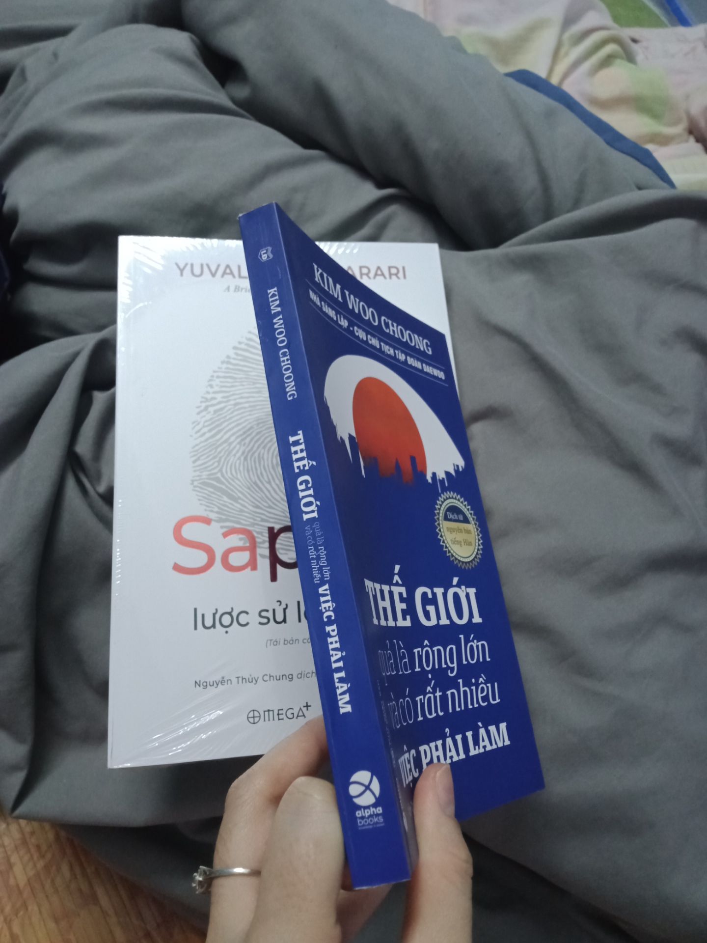 sách mới nhưng hơi mốc tý mình k ưng lắm. Thấy cô giáo mình rv quyển này hay nên mua đọc cảm nhận