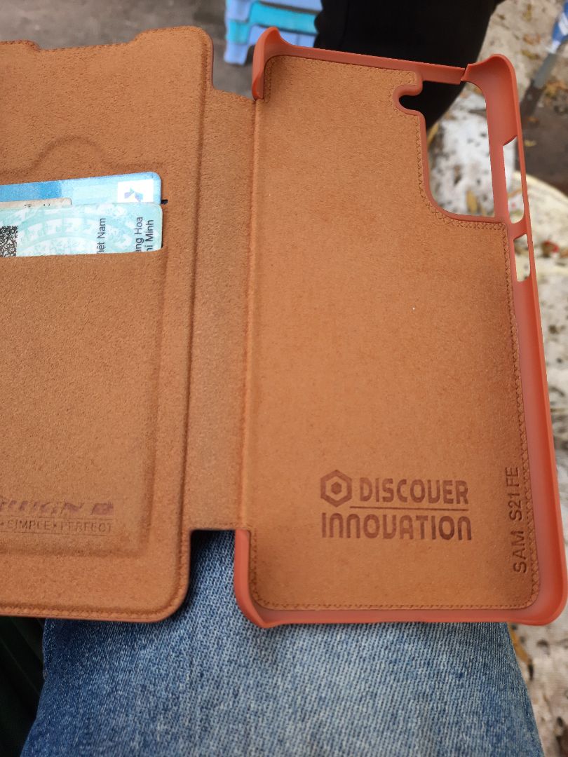 Tệ wa ốp lưng gi  mà nó long bay vô hết điện thoại.tệ wa