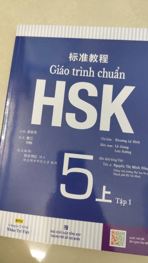 Sách đẹp, trc có in file ra để học, mà chữ mờ nên quyết định mua sách lun. 🍀🥰