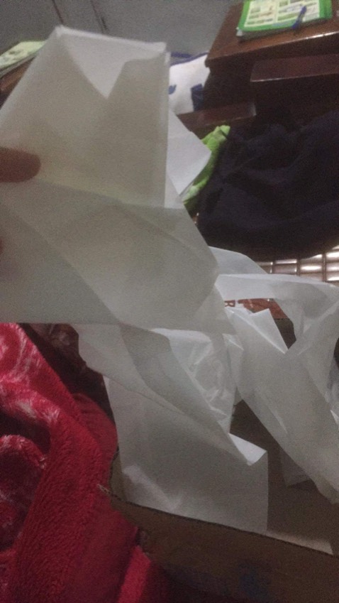 Sách đẹp, nội dung hay. Giao hàng khá nhanh, ở tỉnh lẻ nhưng chỉ mất 3 ngày để giao hàng . Tuy nhiên khâu đóng gói gây thất vọng lớn, đóng gói sơ sài, không có chống sốc làm cho sách bị móp méo