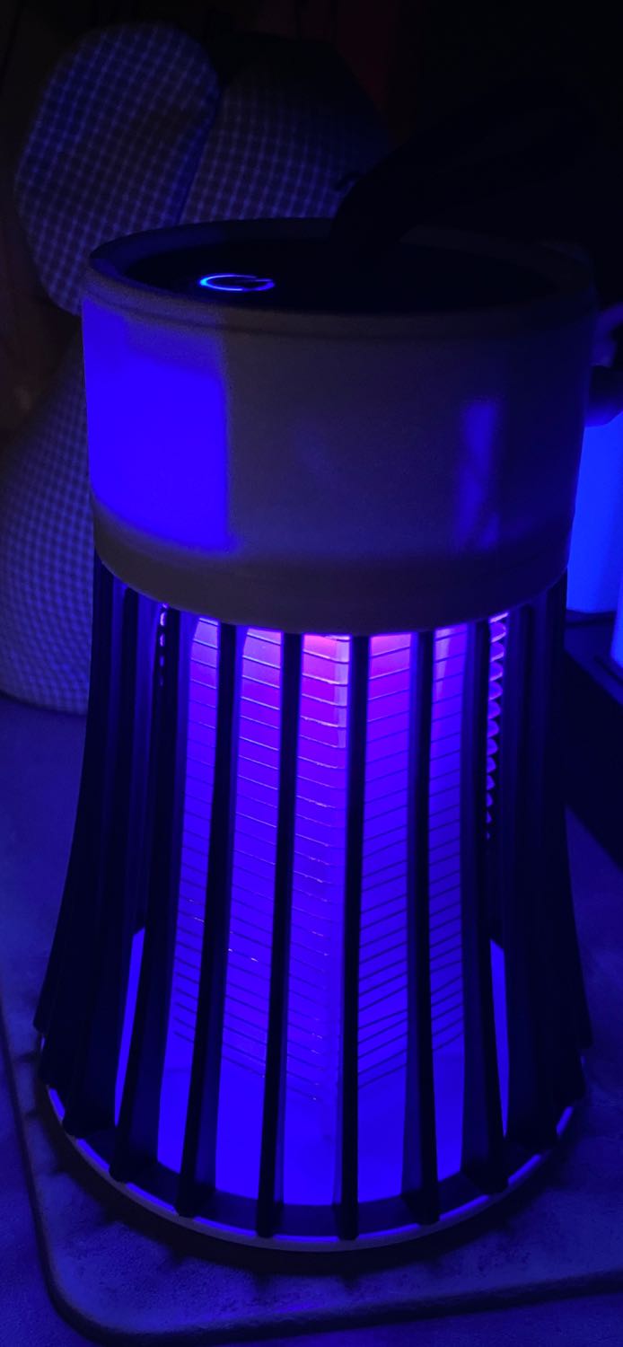 Mình mua 2 máy và hàng giao sớm hơn dự kiến. Nhưng khi dùng, chỉ có 1 đèn rút sạc thì dùng được, còn 1 đèn thì không.