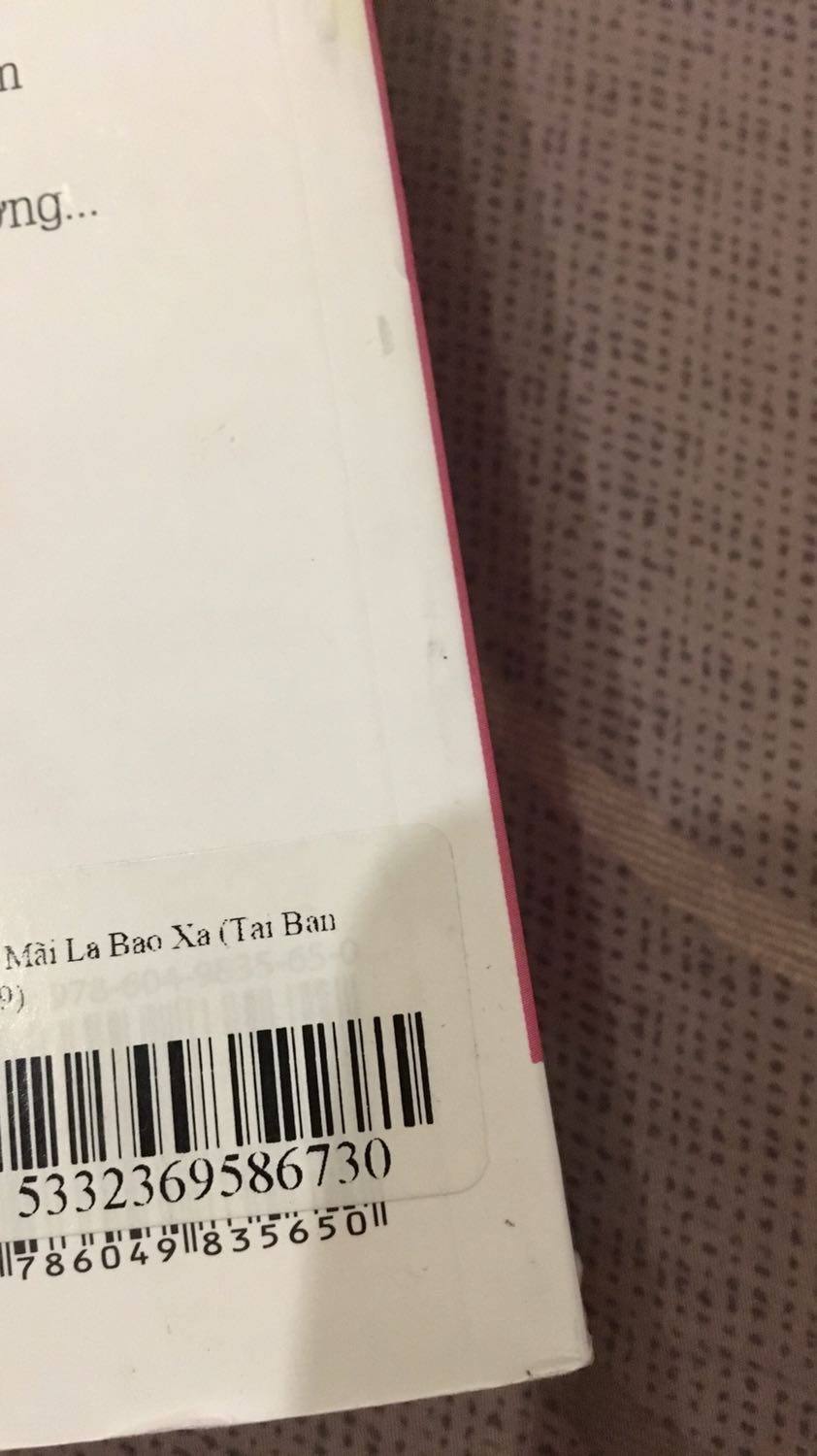 Tuy nhiên sách hơi cong ở phần bìa trên ở phía đằng sau, hơi bẩn và có những chỗ bị lõm nhưng những chỗ đấy bé thôi và hầu như không nhìn kĩ thì sẽ không thấy được, nên về tổng thể thì cũng khá ổn rồi thêm cả cái giá này (90k) nữa thì xét lại cũng thấy rất okela rồi!!! Với cả vì mình cũng rất thích tiểu thuyết của Diệp Lạc Vô Tâm nữa nên mình sẽ đánh giá 4*, về những lỗi kia thì mong Tiki sẽ cải thiện!!