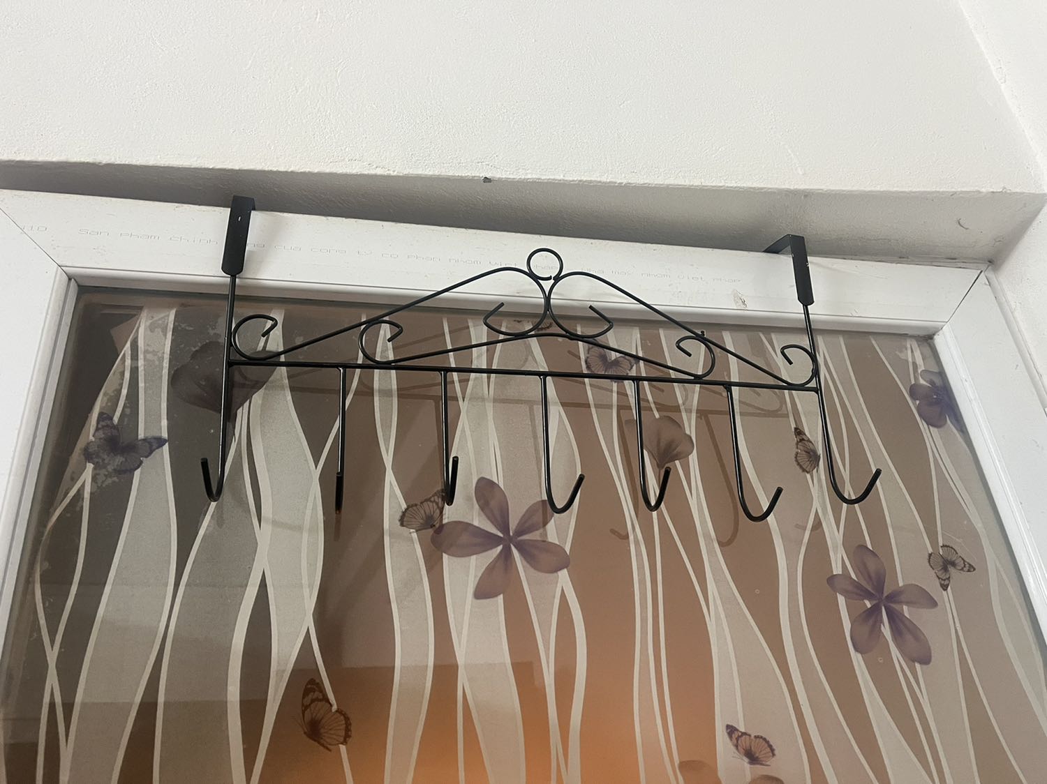 SP ok, hợp với phần khung cố định hơn vì treo ở cửa mở ra mở vào dễ làm lung lay chỗ móc treo