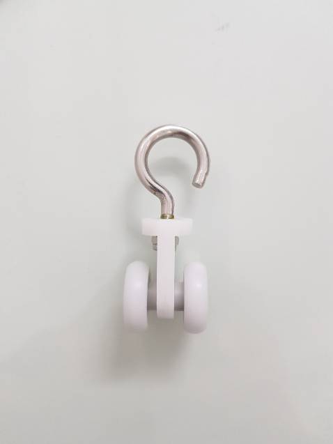 Bánh xe chạy rèm ngăn lạnh này rất ok. Chất lượng bánh rất tốt, trơn, dày, chắc. Đã lắp 1 bộ cho khách hài lòng. TÍnh ra giá thành cũng hợp lý vì mình thấy có lẽ hơn chục năm không hỏng được chắc không phải bảo hành, giao hàng nhanh, đóng gói cẩn thận