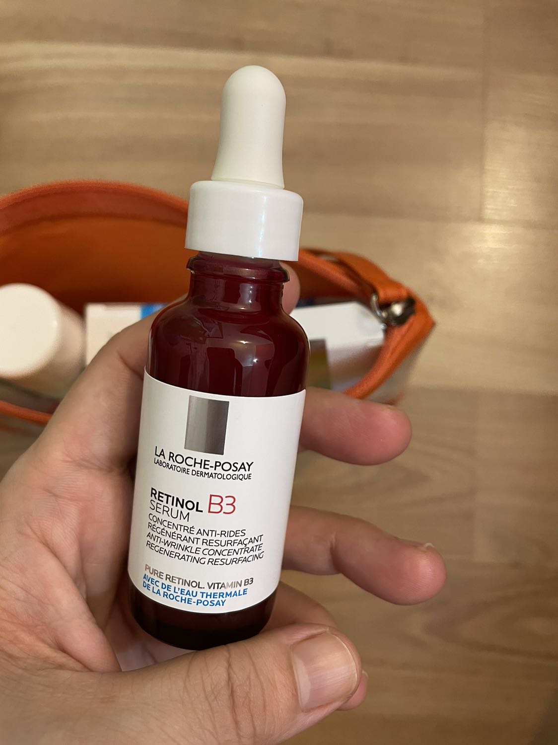 Mình xài LaRoche Posay nhiều rồi, luôn yên tâm và hài lòng. Xài hồi mặt mụn tới giờ xài lão hoá 😊 mới xài có 1 ngày thôi thấy mùi dễ chịu, ko rít mặt. Túi vừa để 4 món mình hay dùng. Cám ơn Laroche Posay và cám ơn Tiki giao hàng nhanh chóng mặt.