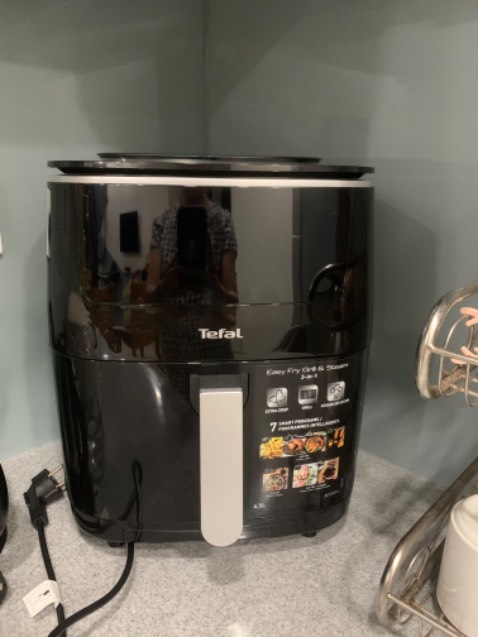 Nồi rộng, hàng chính hãng, đã sử dụng chiên cá và nướng khoai! Thuận tiện, dễ vệ sinh! Có chức năng tự làm sạch! Mỗi tội ko có hướng dẫn sử dụng bằng tiếng Việt!

Vỉ gang để nướng quá sịn sò!

Rất hài long và đáng mua!

Mình mua giá sau giảm canh sales gia 3,2tr