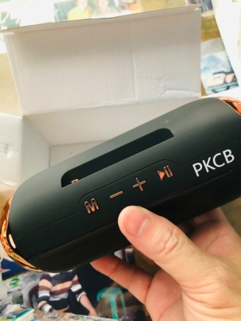 Loa mở  max  hơi bi méo tiếng,nút cộng trừ kg phải là âm lượng mà nhấp vô nó qua clip khác khi đang xem youtube.tạm dùng thì vẫn ok