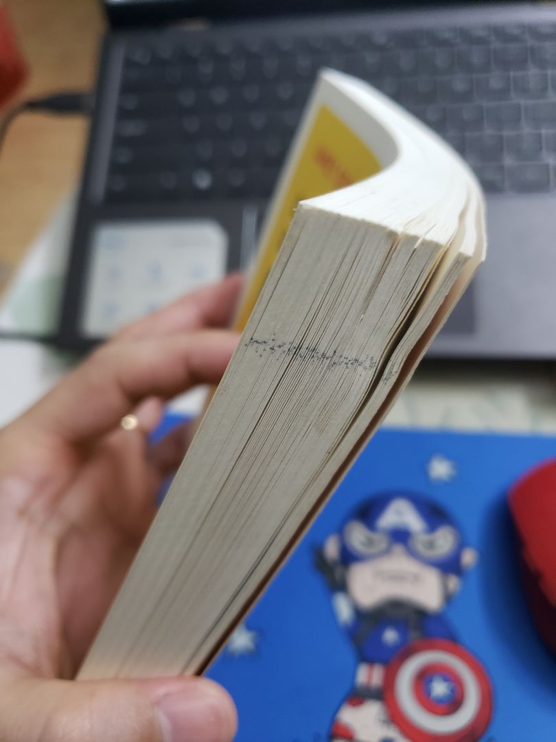 Tình trạng sách tệ như vầy mà cũng giao được cho khách? Nếu bán sách như thế này thì shop nên để thanh lý sách cũ chứ đừng đăng sale sách mới mà giao sách tệ như vầy. Giao hàng thì lâu, gói hàng thì không có chèn bọc xốp gì, đã vậy còn giao sách cũ như vậy, dịch vụ shop tệ đến thế sao???