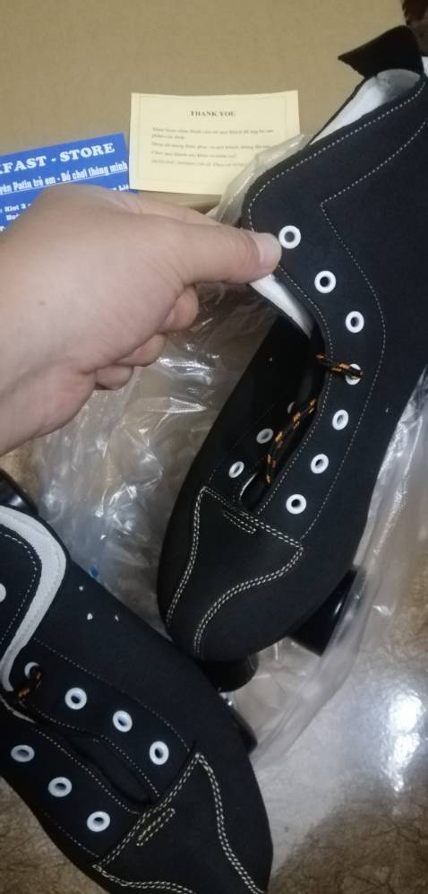 Giày đẹp đủ phụ kiện giá rẻ chắc chắn dễ đi, shop đóng hàng nhanh. Trước mua cho 2 bé và giờ mình mua vẫn quá Ok.  Chụp ảnh hơi dìm hàng tysssss!!!!!!!!!!!!