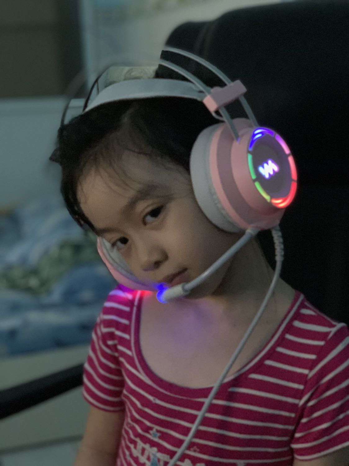 Hàng xịn! Đẹp, âm thanh nghe tốt, cổng usb tiện dụng nhiều thiết bị! Bé rất mê