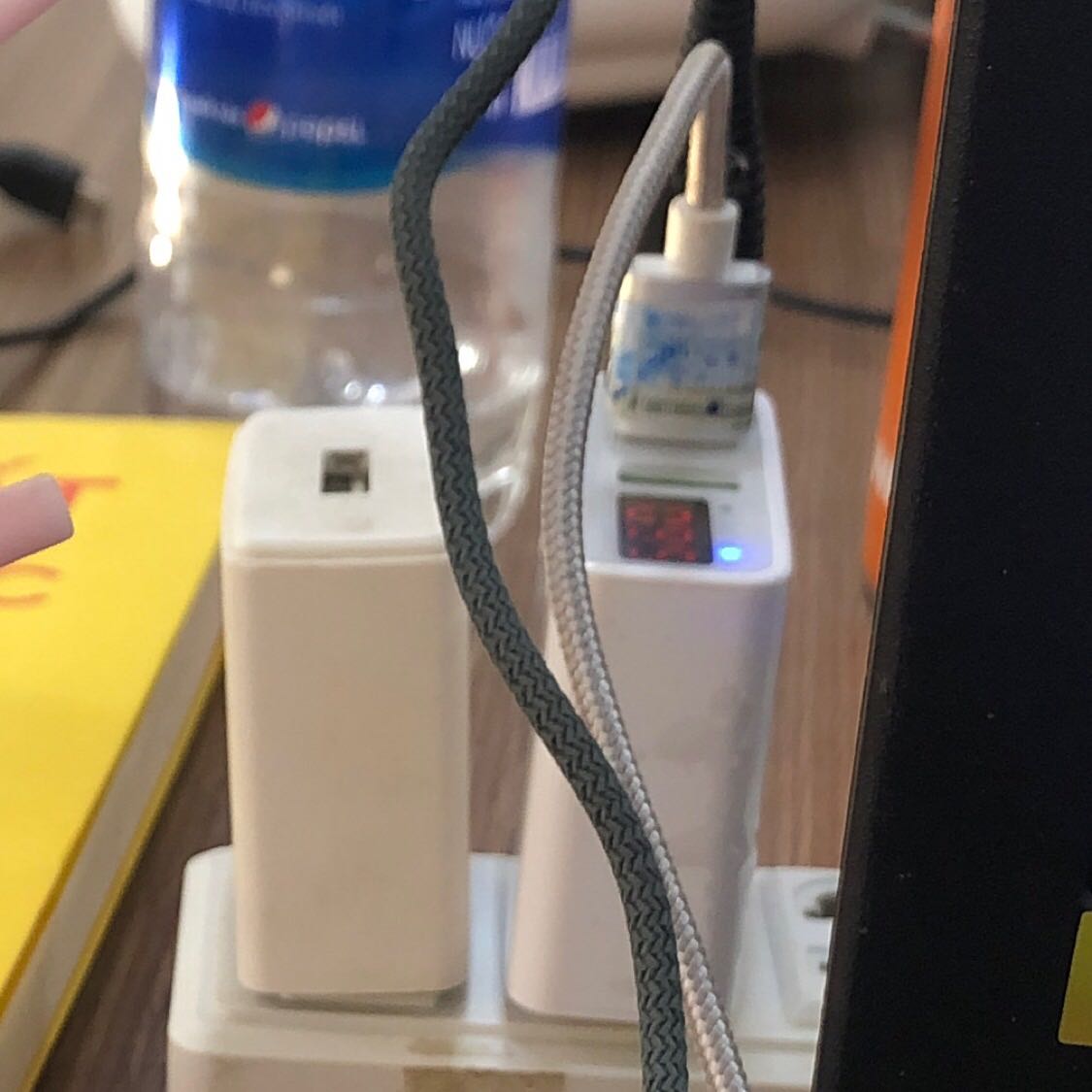 giao nhanh
đúng mẫu
sạc ổn
độ bền chưa biết