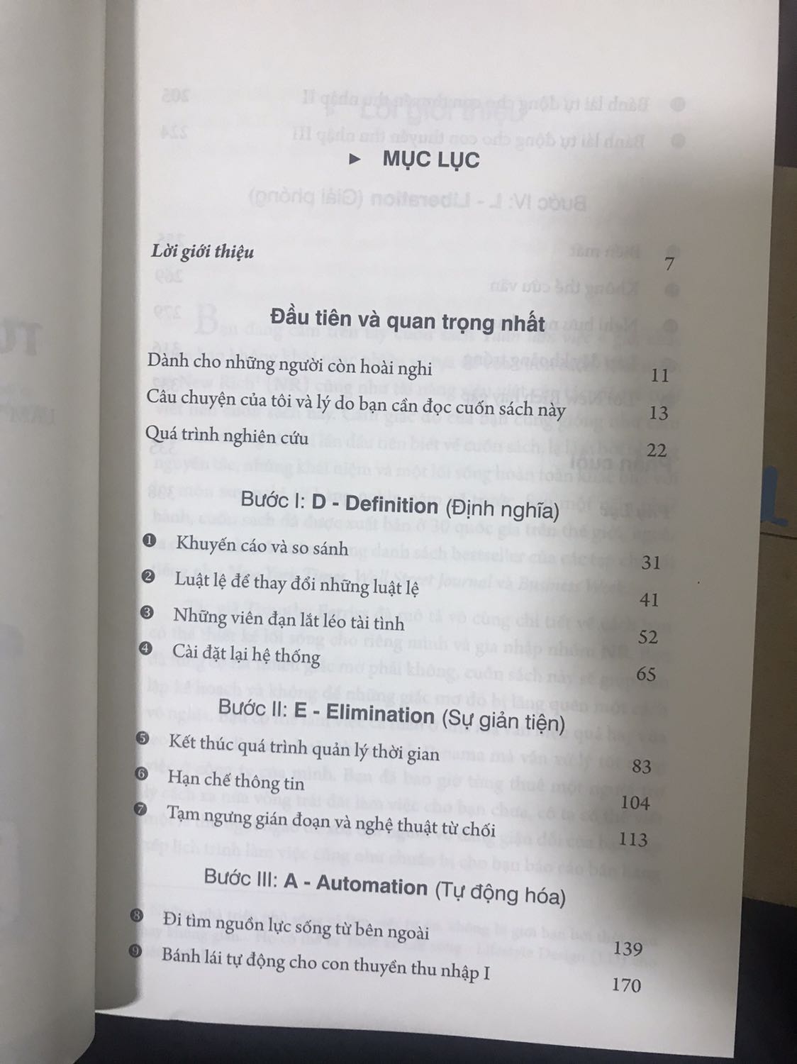 Sách dày, nội dung cũng thú vị, tác giả là người hài hước nên đọc không bị chán. Sách hơi bị vết cấn do vận chuyển
