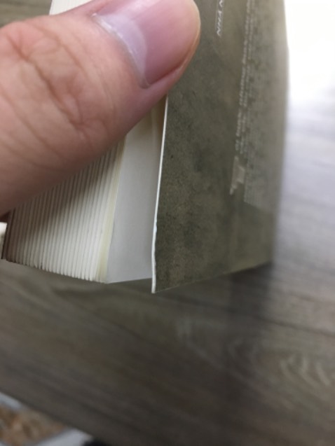 Sách hơi cũ, có vài lỗi nhỏ ở bìa, như kiểu để kho rất lâu rồi ý.