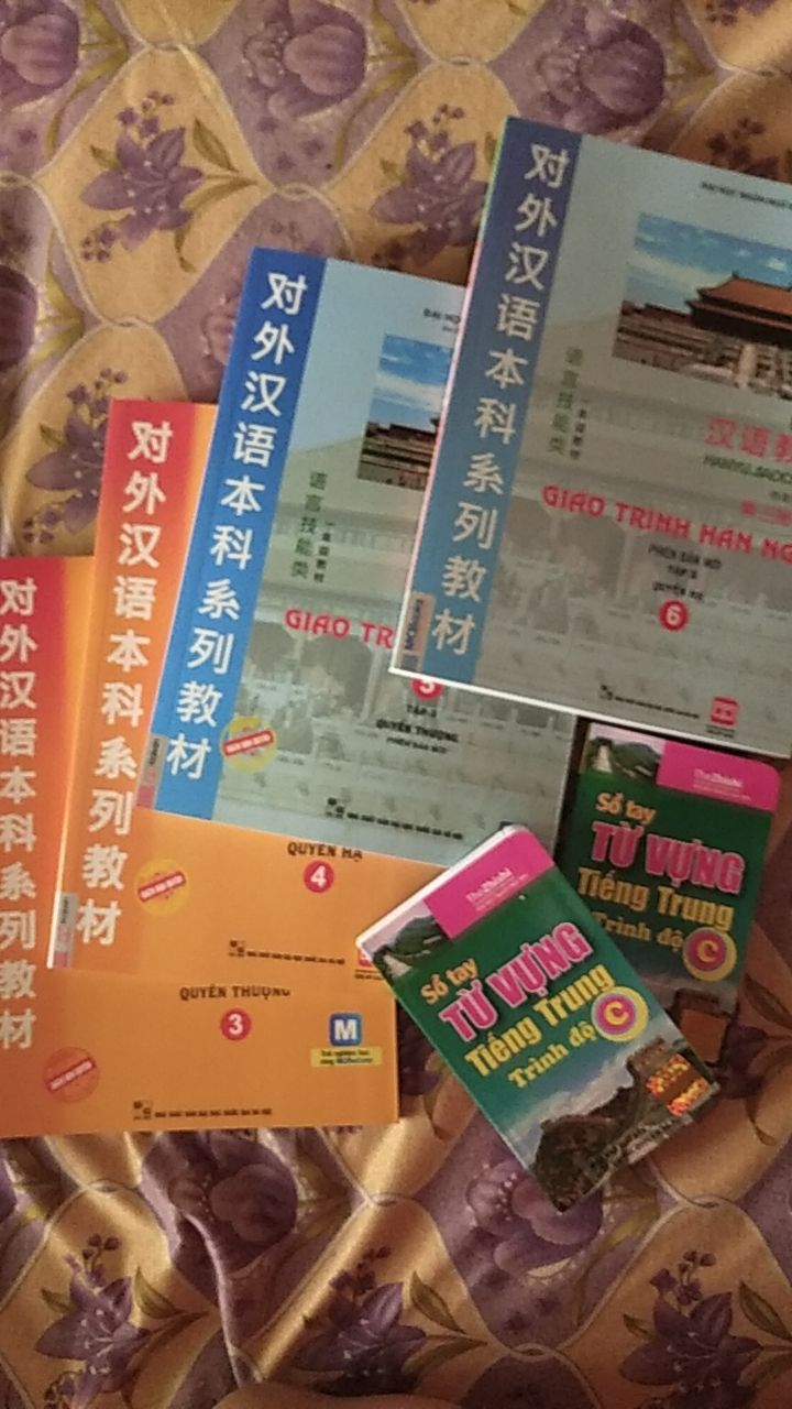 giao hàng nhanh, sách ko bị hư hỏng, đc tặng một cuốn sổ tay từ vựng nữa. cảm ơn shop nhiều ạ