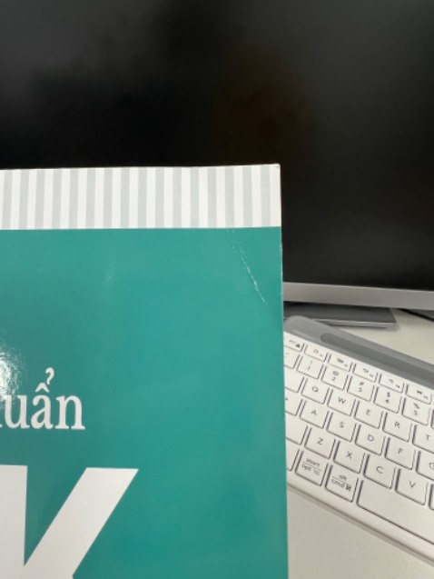 Gói hàng chưa cẩn thận. Góc của sách bị cong.