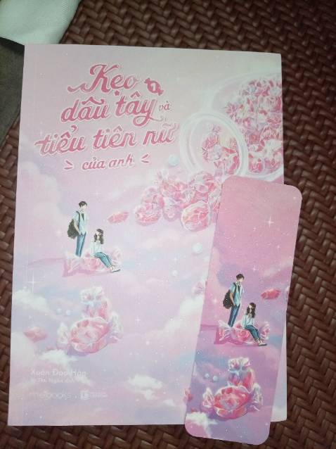 Sách đẹp, giao hàng hơi lâu,đóng gói cẩn thận, bìa lung linh, lấp lánh đẹp lắm và nd sách rất hay,nhẹ nhàng