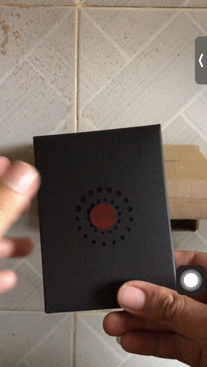 Sản phẩm này thiết kế rất thông minh nhỏ gọn mà không bị thiếu mất một chức năng nào mà một chiếc ví nên có. Đây đã mua sản phẩm thứ tư tôi đã mua rồi vẫn rất hài lòng với shop, tư vấn viên rất nhiệt tình