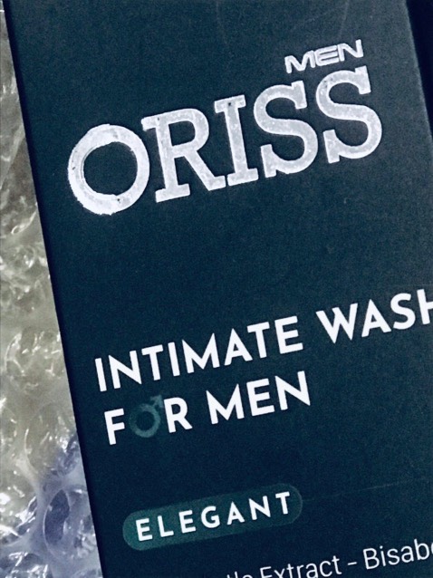 mẫu này mới ra nhỉ đợt trước mình dùng loại màu vàng mùi cũng okie lắm. Mới đặt chai này chưa dùng thử nhưng shop vẫn đóng gói rất tốt và che tên cho mình là được