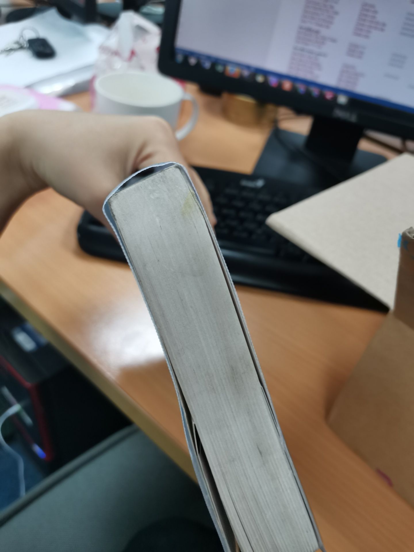 Sách khá cũ, bị bẩn