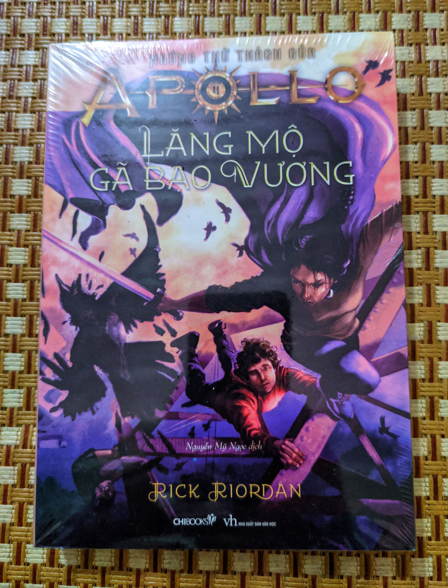 Giao hàng nhanh !
Hộp đựng khá chắc !
Sách còn nguyên seal ni lông !
Hàng + free ship giá 106k so với giá bìa là 177k !