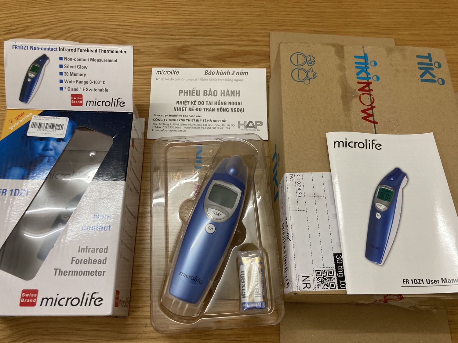 Mình đã có một cái y mẫu nhưng khác hiệu, sử dụng đã hơn 01 năm
Xem trên shop thấy cứ nghĩ hàng có chức năng y vậy nhưng chức năng đo nhiệt cho kết quả chậm hơn nhiều cái mình đang có, không có giá để máy đo. 
Nói chung vẫn hàng tốt hãng phổ biến - Microlife. Cám ơn shop