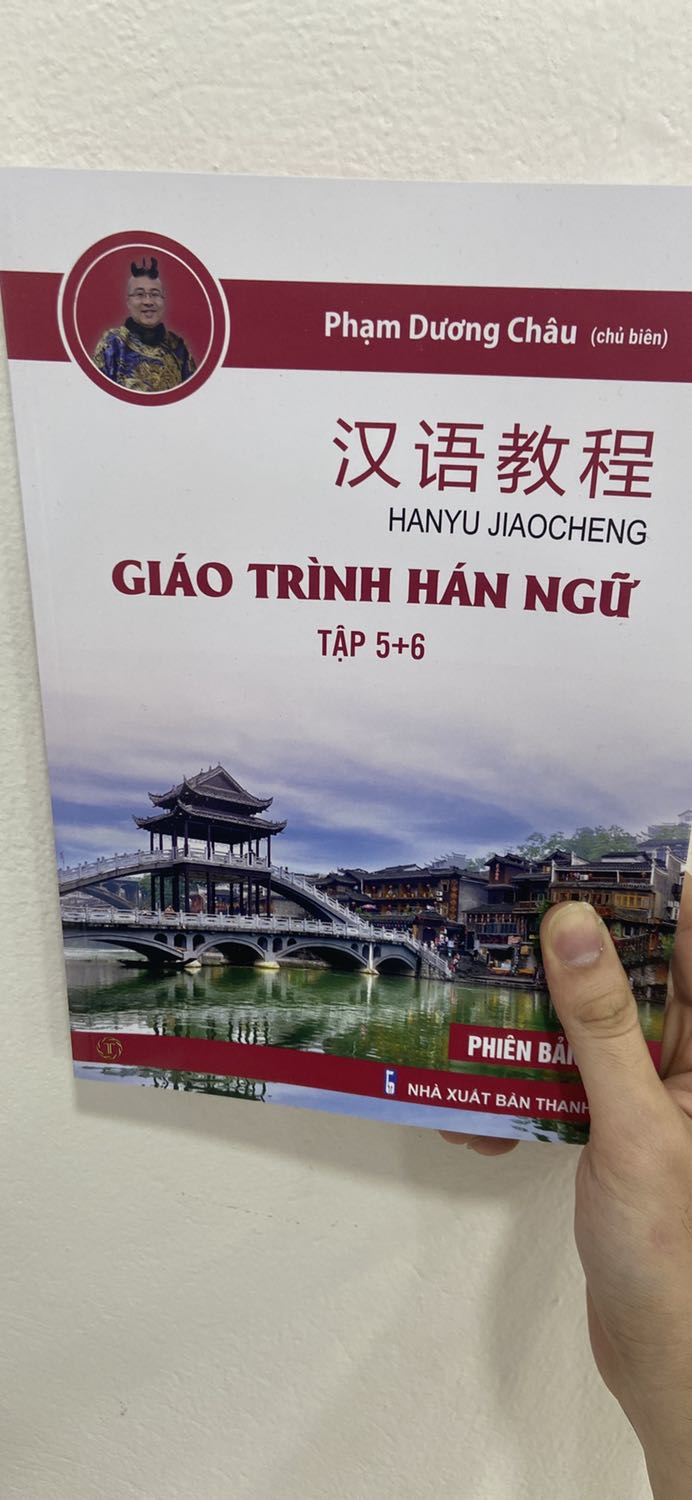 Shop giao hàng nhanh, mới nhìn qua bìa đẹp, rất ưng mắt