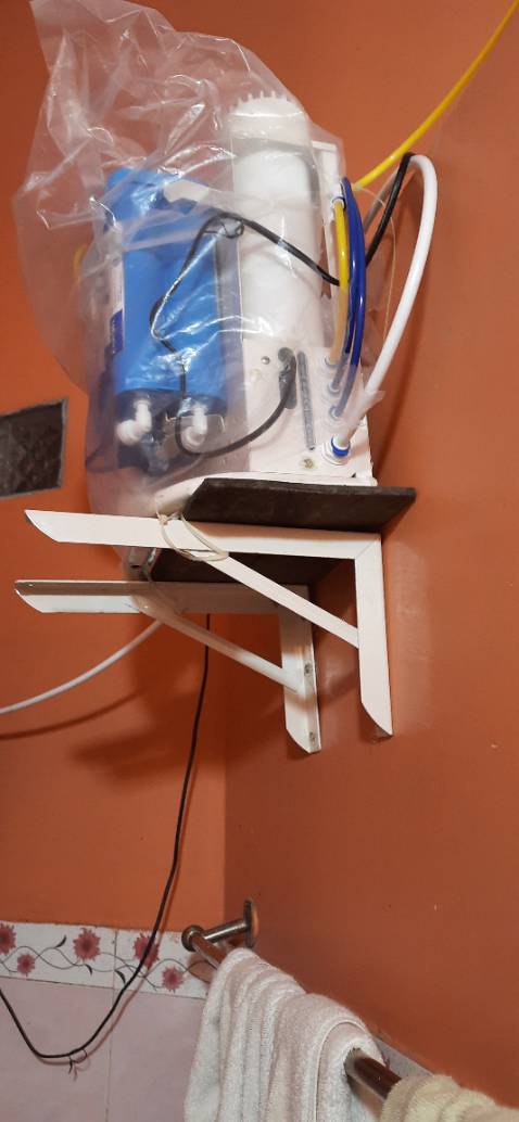 Shop giao day du phu kien,sp giong hinh.sau 1thag su dung thấy rat tot.
Vai tuan đầu,có cạn,nên gọi bảo hành,nhân viên bh xuong ngay hsau.đc tư vấn là máy còn mới ko van đề gì. Máy bơm nghe ù ù, chấp nhận được. Nước 300ppm lọc còn 50ppm, chuẩn nc uống.vị nước dễ chụi, dễ uống. Nói chung tốt.