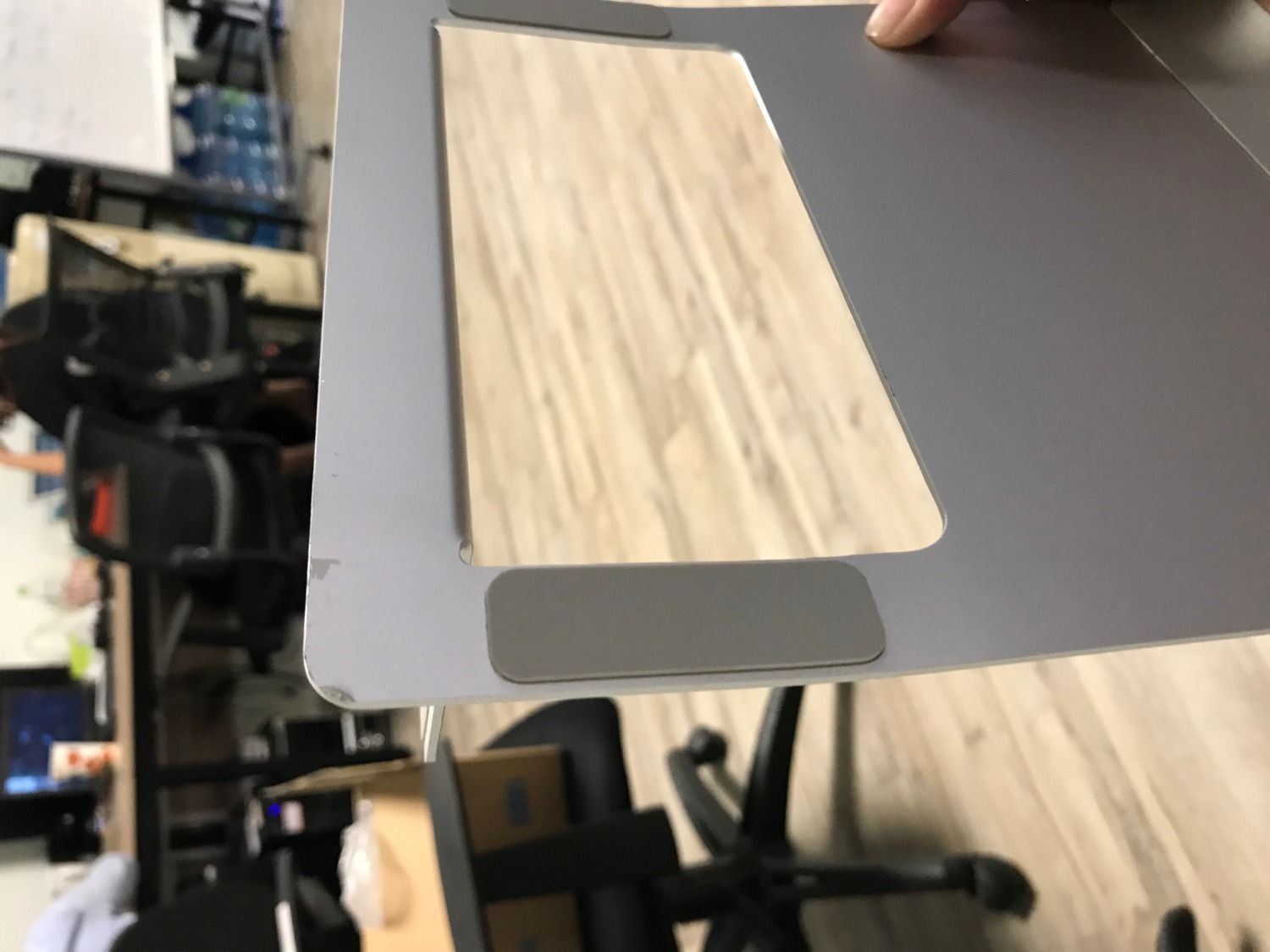 Mình quá thất vọng chất lượng của tiki giao hàng cho khách mà sản phẩm móp méo, công vênh, như hàng qua sử dụng vậy. mà mình mua hàng mới mà