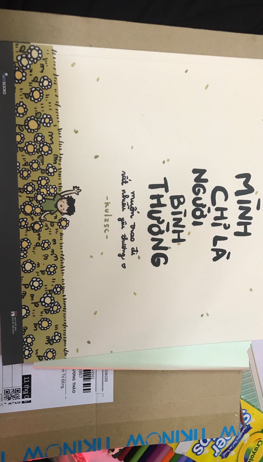 Sách to hơn mình tưởng tượng nhiều..đã biết đến anh kulzsc qua tiktok..đã biết cuốn tô bình yên vẽ giấc mơ của anh nhưng hôm nay mới có cơ hội mua một phiên bản hoàn toàn mới. Hình vẽ cực kì đẹp và đáng yêu..có những câu chuyện truyền cảm hứng sâu sắc. Sản phẩm vừa rẻ lại hữu ích, rất đáng mua.