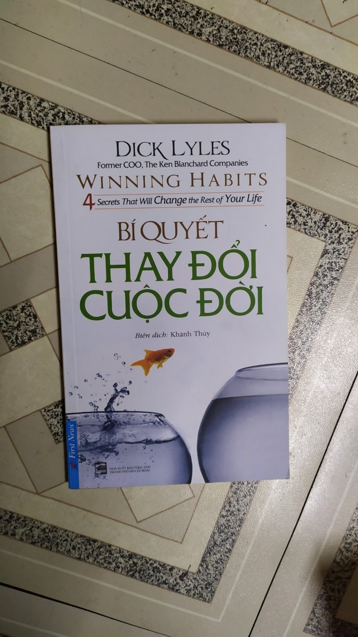 Nhận xét về hình thức của sản phẩm này là bìa  đẹp, chất lượng giấy không  tốt, mực in rõ. Tiki giao hàng nhanh, Sách nhỏ nên nhanh hoàn thành, dễ đọc