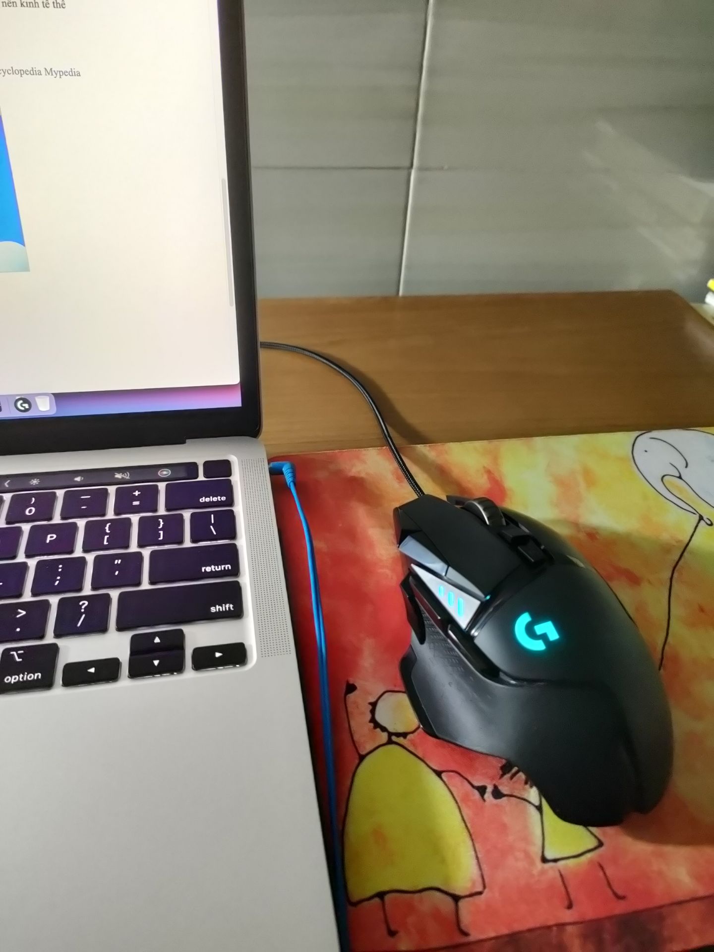 Chuột xài được vài ngày, rất ưng ý, phần mềm hỗ trợ rất dễ dùng.Thiết lập các nút bấm đều được, tối ưu cho công việc. Con lăn mình rất thích bánh xe chạy ron ron, đồng thời đèn led chỉnh màu nào cũng được còn có hiệu ứng màu. Giao hàng nhanh, tất cả không thể hài lòng hơn. Đến khi hư chắc cũng sẽ quay lại đây mua tiếp, nhưng chưa biết đến khi nào. Chuột xài được vài ngày, rất ưng ý, phần mềm hỗ trợ rất dễ dùng.Thiết lập các nút bấm đều được, tối ưu cho công việc. Con lăn mình rất thích bánh xe chạy ron ron, đồng thời đèn led chỉnh màu nào cũng được còn có hiệu ứng màu. Giao hàng nhanh, tất cả không thể hài lòng hơn. Đến khi hư chắc cũng sẽ quay lại đây mua tiếp, nhưng chưa biết đến khi nào.