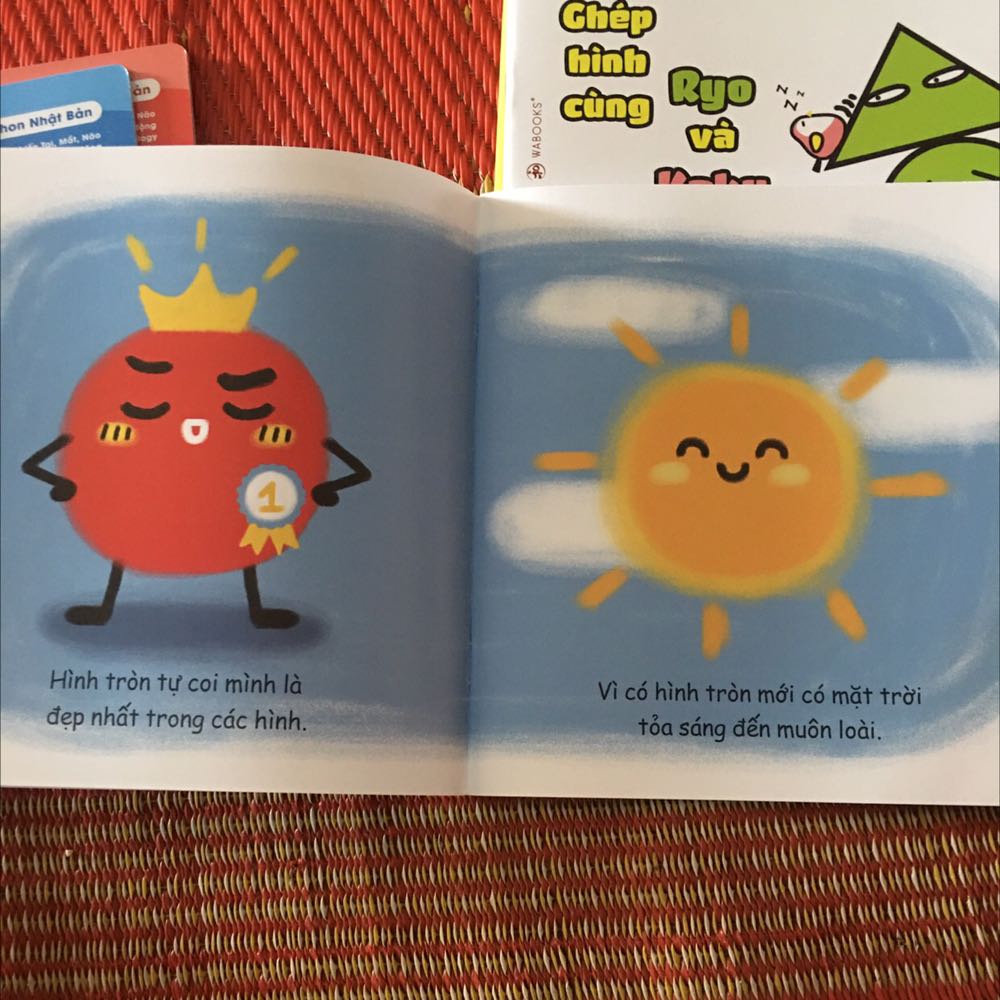 Sách đẹp, giấy in dày dặn, sách nói về các hình khối