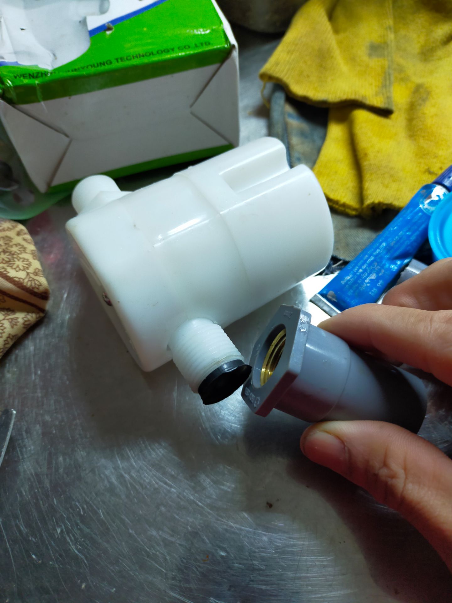 Ngon nhỏ gọn bổ rẻ nên mua sài rất tiện cho việc tự động tắt mở nước giúp tiệc kiệm thời gian và đỡ hư van vặn tay hoài mau hư van có em này quá tuyệt vời luôn ae nên mua mình sẽ review cách lắp ráp trên kênh Youtube của mình là Dương Chùa Vlog 2 nha cả nhà ủng hộ và tham khảo nha hjhj